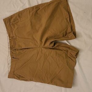 CITY STREETS Men's Tan Flat Front Cotton Shorts, 40 inch Waist.